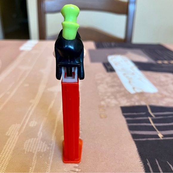 PEZ Candy Dispenser Disney Goofy (Slovenia) - Picture 4 of 7
